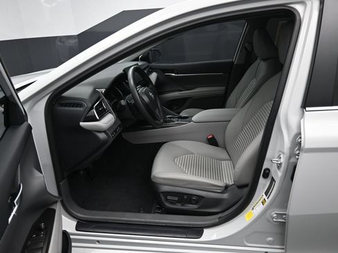 Used 2024 Toyota Camry SE FWD image 9