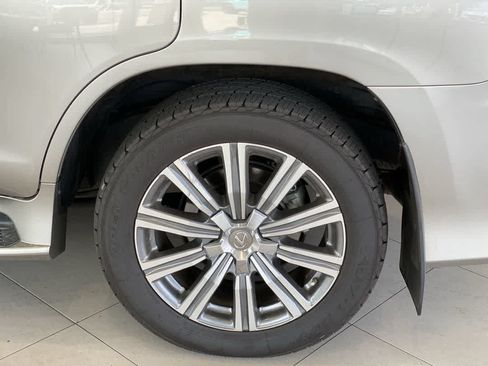 Used 2017 Lexus LX 570 4WD w/ Luxury Package image 12