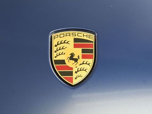 Certified 2024 Porsche Macan AWD/4WD image 32