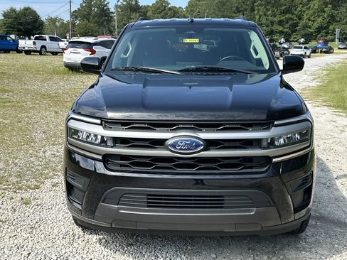 Used 2024 Ford Expedition Max XLT image 2