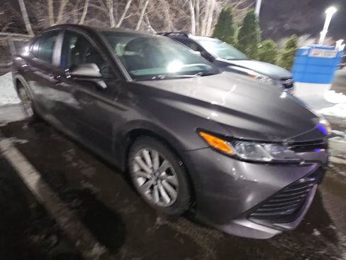 Used 2018 Toyota Camry LE image 2