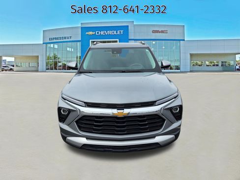 Used 2025 Chevrolet TrailBlazer LT image 2