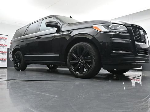 Used 2022 Lincoln Navigator Reserve image 18