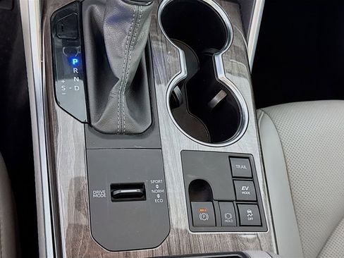 Used 2024 Toyota Highlander Limited image 23