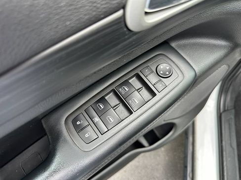 Used 2021 Jeep Grand Cherokee Laredo RWD image 20