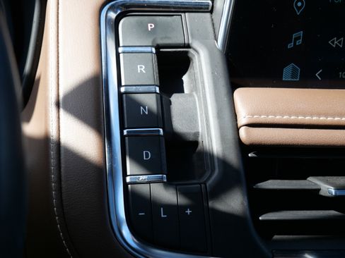 Used 2023 Chevrolet Tahoe High Country AWD/4WD image 27