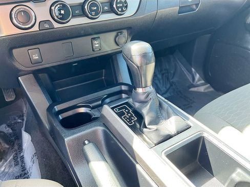 Used 2016 Toyota Tacoma SR5 w/ SR5 Appearance Package (SN) image 16