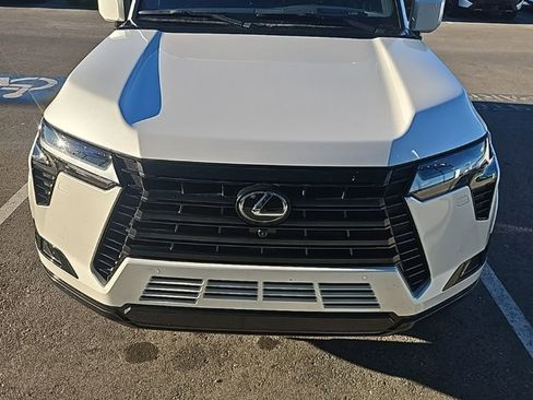 Used 2025 Lexus GX 550 image 2