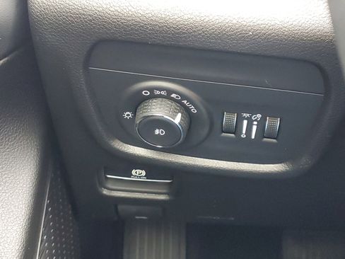 Used 2024 Jeep Grand Cherokee Limited image 12