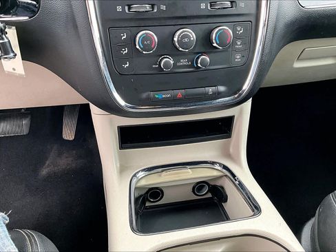 Used 2020 Dodge Grand Caravan SXT FWD image 35