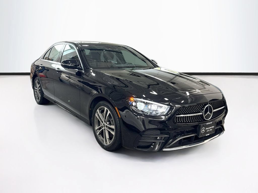 Used 2022 Mercedes-Benz E 350 4MATIC Sedan image 3