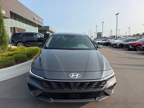 Used 2026 Hyundai Elantra SEL Sport Premium FWD image 3