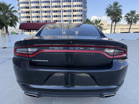 Used 2020 Dodge Charger SXT w/ Leather Interior Group RWD image 7