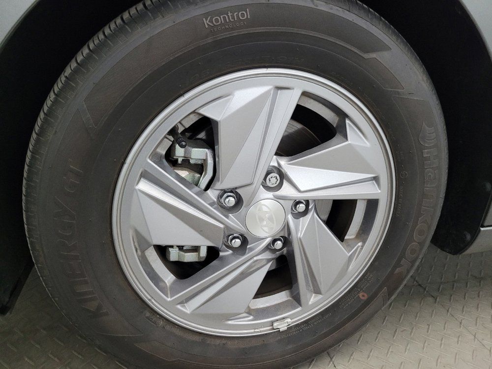 Used 2025 Hyundai Elantra SE FWD image 31