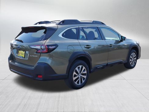 Used 2025 Subaru Outback Premium AWD/4WD image 7