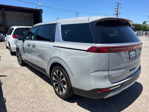 Used 2024 Kia Carnival EX FWD image 7