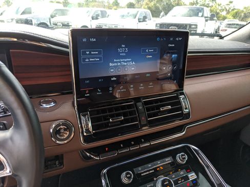 Used 2024 Lincoln Navigator L Reserve image 20