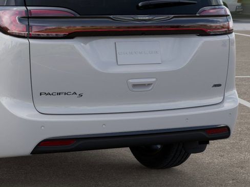 New 2026 Chrysler Pacifica Select w/ S Appearance Package AWD/4WD image 14