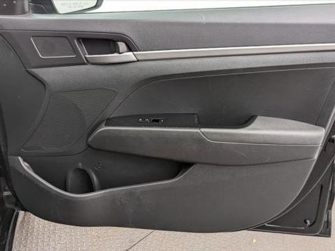 Used 2019 Hyundai Elantra SE w/ Cargo Package image 22