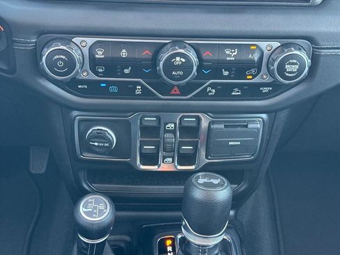 Used 2025 Jeep Wrangler Sahara 4xe w/ Safety Group AWD/4WD image 17
