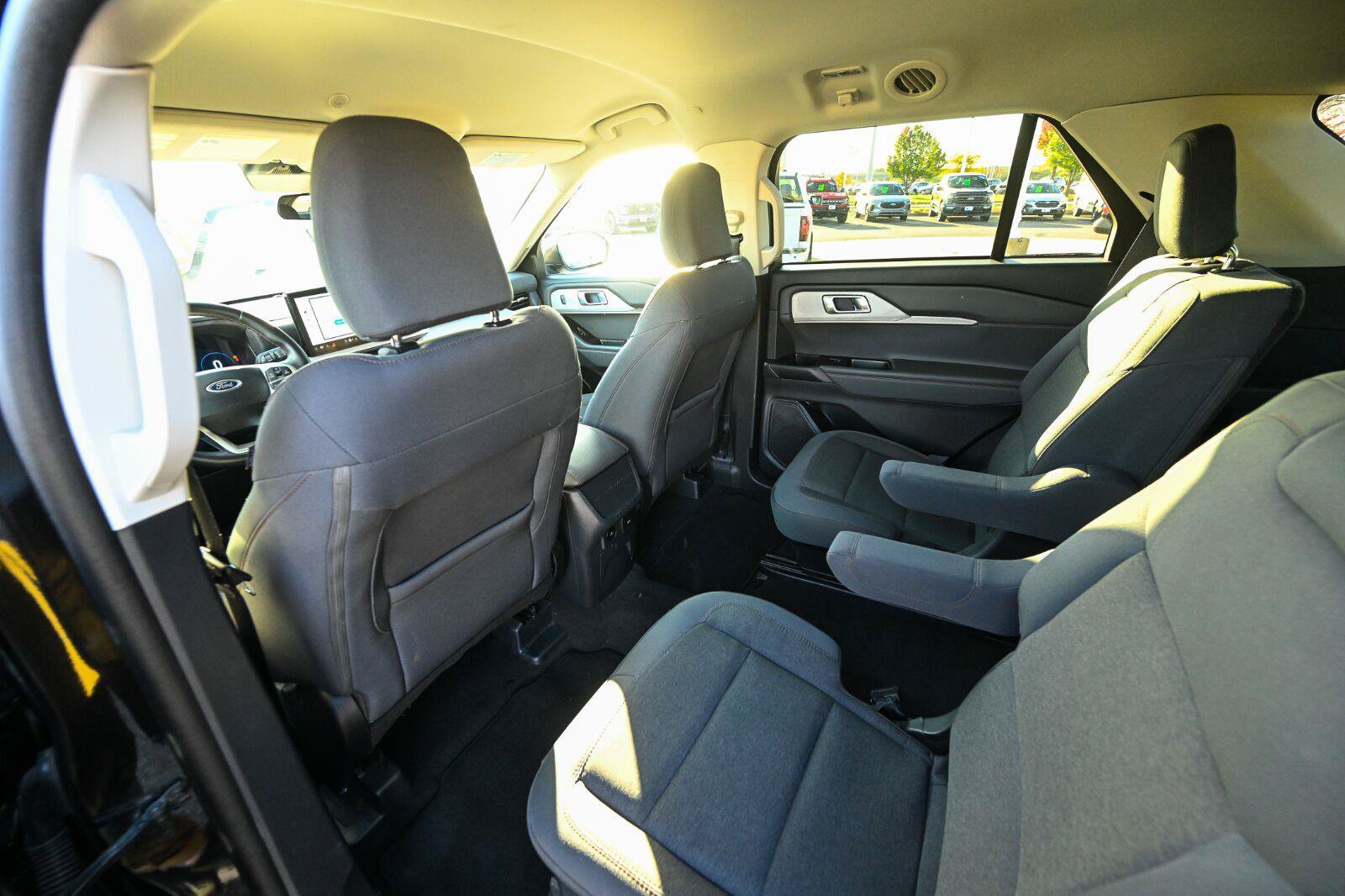 Used 2025 Ford Explorer Active AWD/4WD image 22