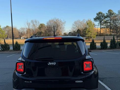 Used 2017 Jeep Renegade Latitude image 17