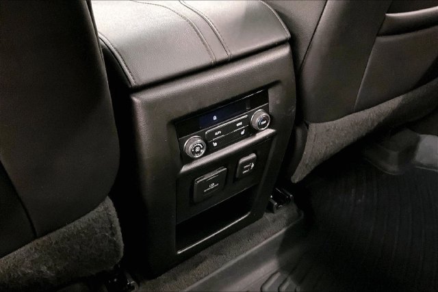 Used 2023 Chevrolet Traverse High Country FWD image 33