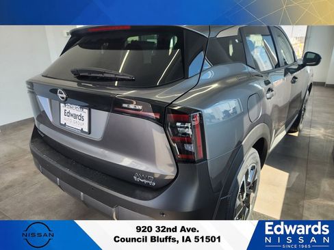 New 2025 Nissan Kicks SV w/ SV Premium Package AWD/4WD image 9