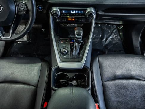 Used 2021 Toyota RAV4 XLE Premium image 24