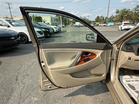Used 2009 Toyota Camry XLE image 27
