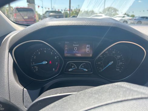 Used 2018 Ford Focus SE FWD image 14