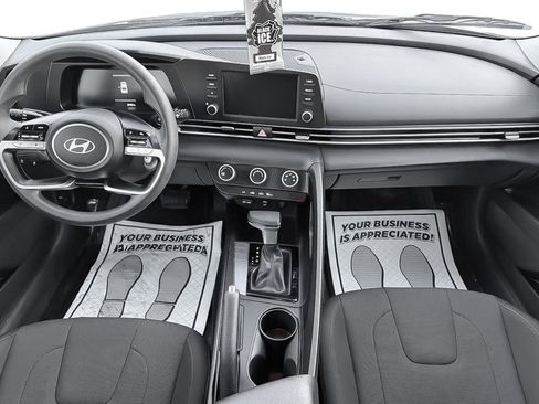 Used 2024 Hyundai Elantra SE image 16