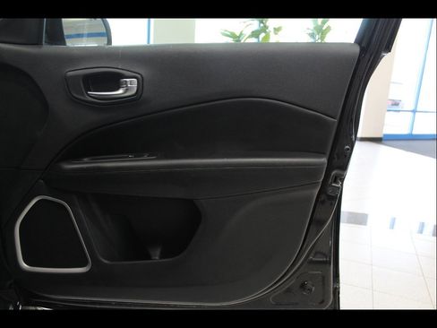 Used 2020 Jeep Compass Latitude AWD/4WD image 25