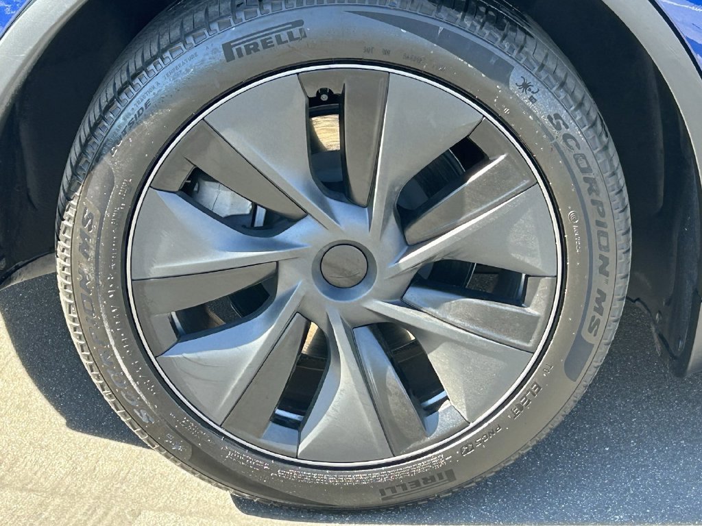 Used 2023 Tesla Model Y AWD image 7