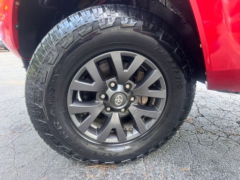 Used 2020 Toyota Tacoma SR5 RWD image 23