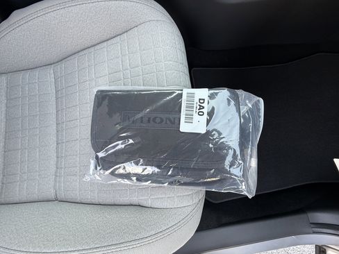 New 2026 Honda HR-V LX image 33