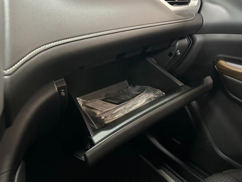 Used 2023 GMC Acadia SLE w/ Driver Convenience Package image 32