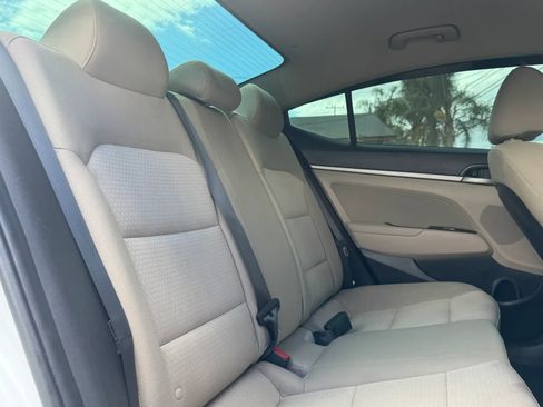 Used 2017 Hyundai Elantra SE FWD image 20