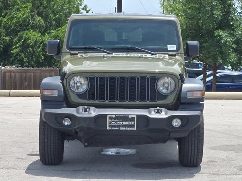 Used 2025 Jeep Wrangler Sport AWD/4WD image 8