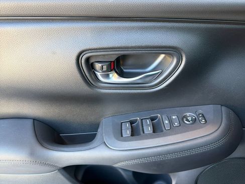 Used 2023 Honda HR-V LX image 12