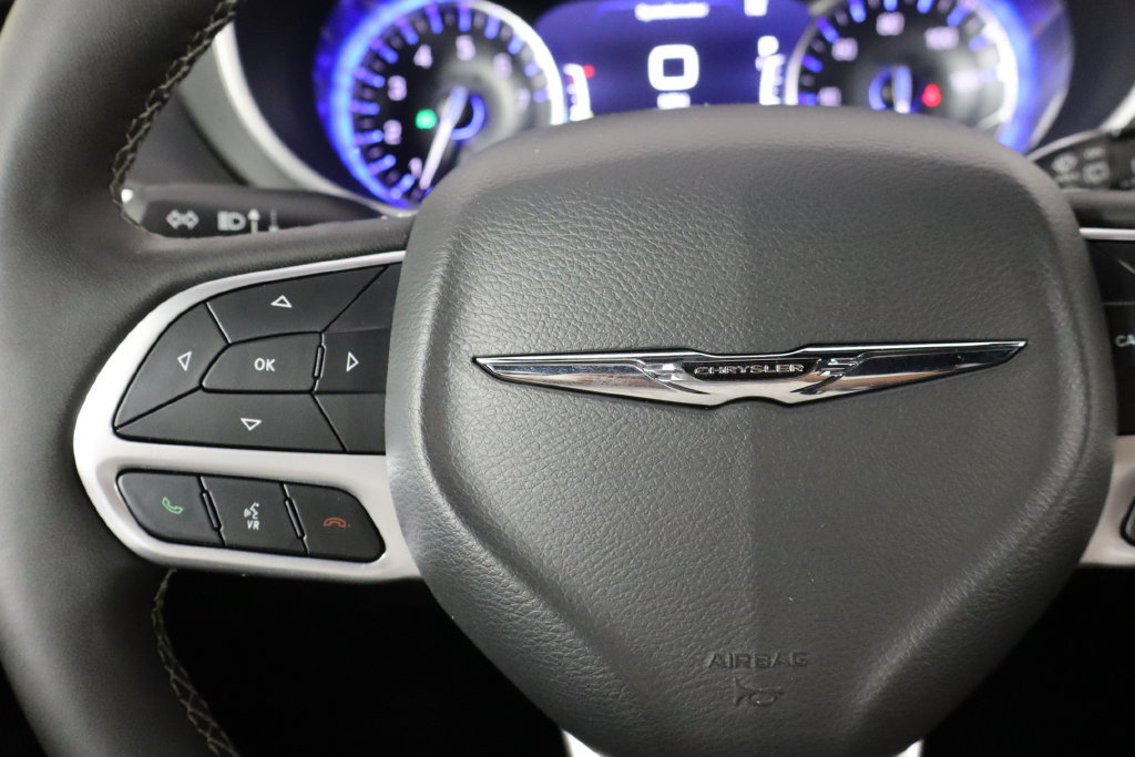 Used 2025 Chrysler Pacifica Select FWD image 8