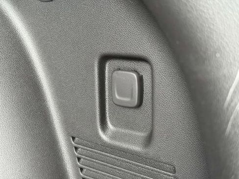 Used 2025 Chevrolet Blazer LT image 9