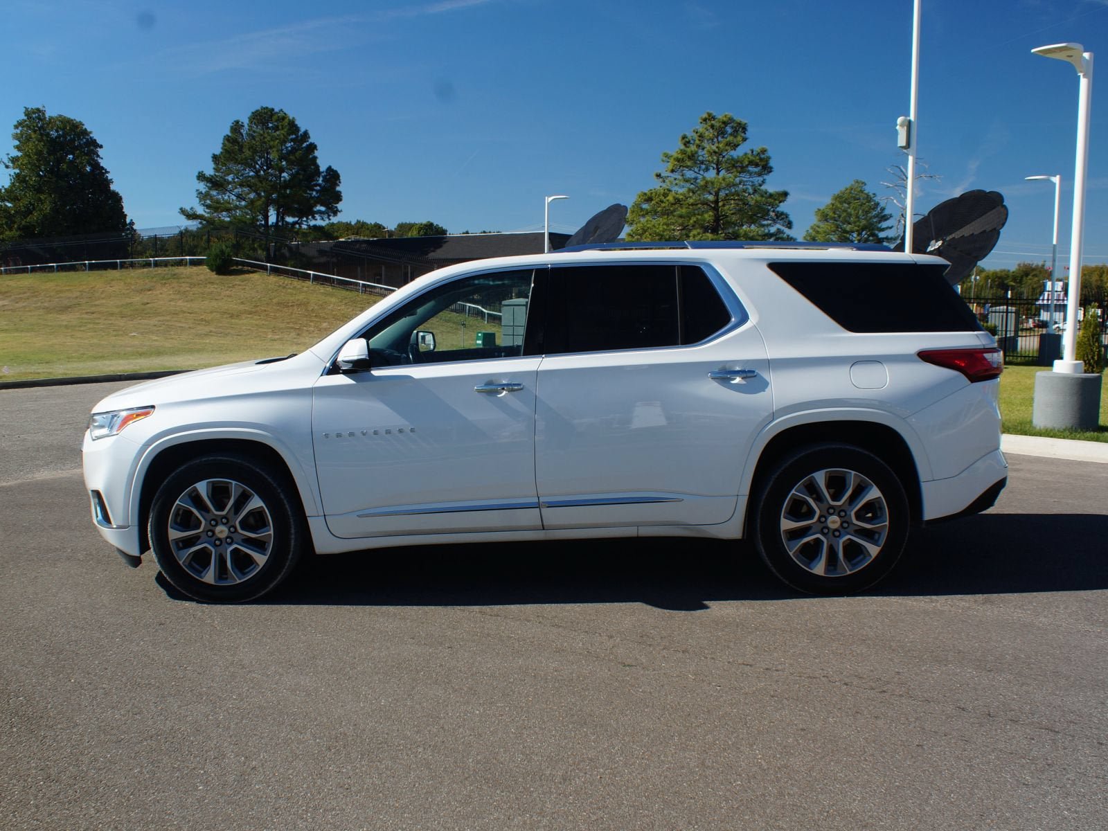Used 2020 Chevrolet Traverse Premier FWD image 14