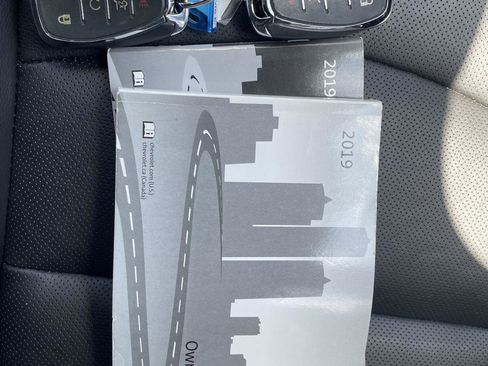 Used 2019 Chevrolet Equinox Premier FWD image 23