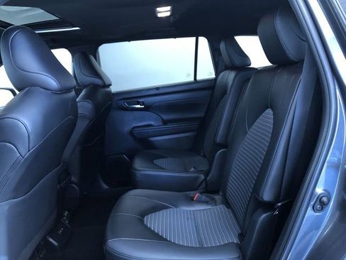 Used 2025 Toyota Highlander XSE image 21