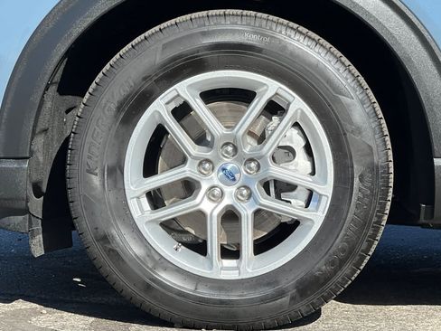 Certified 2025 Ford Explorer Active image 28