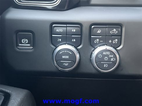 Used 2024 GMC Sierra 2500 AT4X image 14