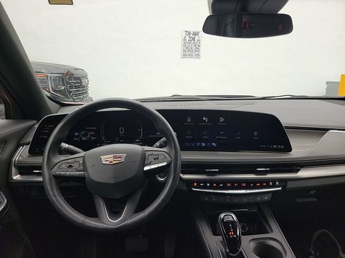 Used 2024 Cadillac XT4 Premium Luxury FWD image 18