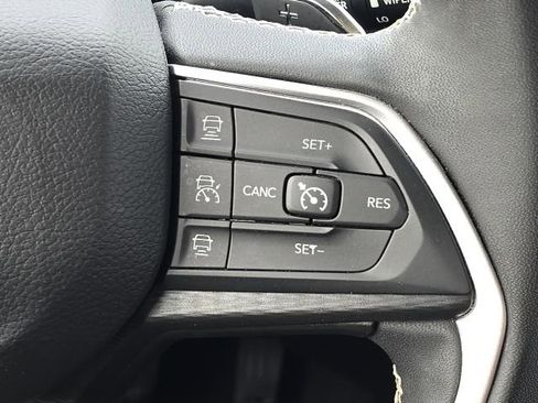 Used 2023 Jeep Grand Cherokee Laredo w/ Luxury Tech Group I image 40