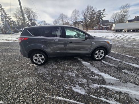 Used 2016 Ford Escape SE image 2